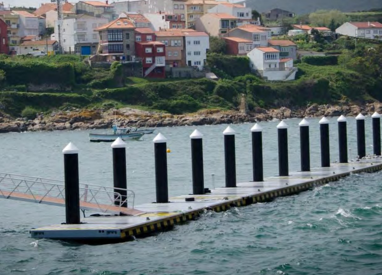 Floating breakwater in the Port of Finisterre